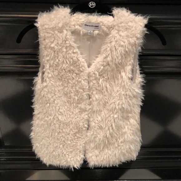 CoffeeShop Other - NWT Girls furry vest
